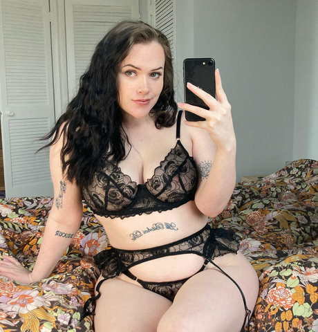 cutegothelle onlyfans leaka