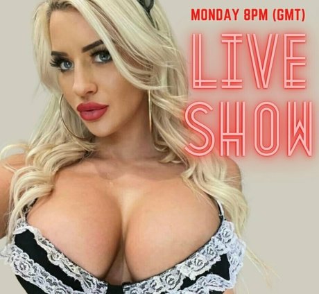 adayinsienna onlyfans images