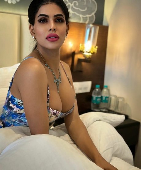 Alina Rai onlyfans x