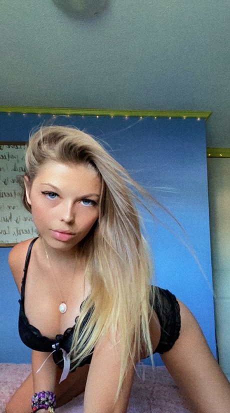 Corey Maison onlyfans striptease