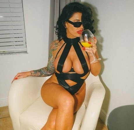 Itsnikkyfoxx onlyfans leaked.