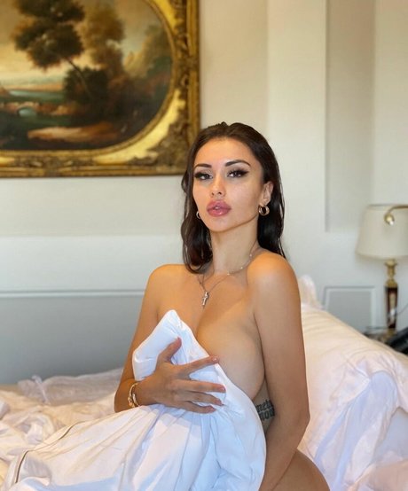 Lucrezia De Lellis Profile pic