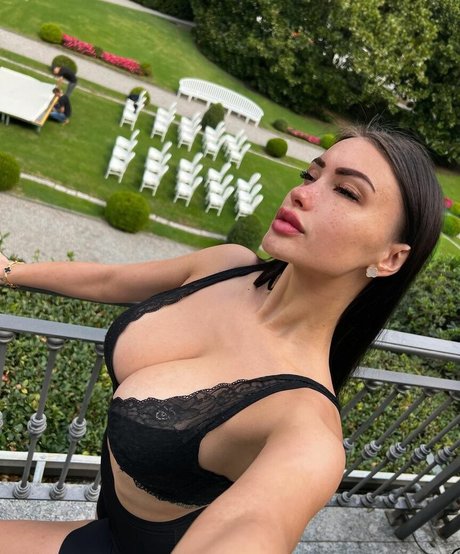 Lucrezia De Lellis nude onlyfans leaks