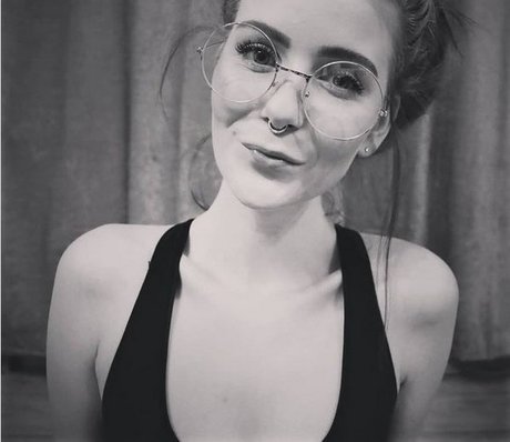 LittleBee desnuda onlyfans