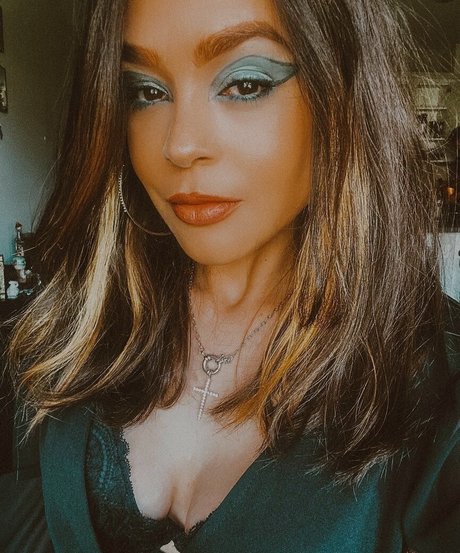 Thiessa Thiessita onlyfans star