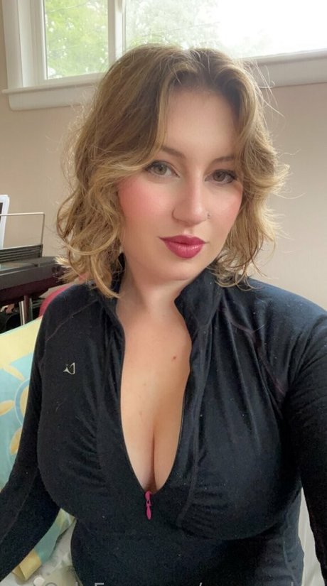 Eve Warden onlyfans naked