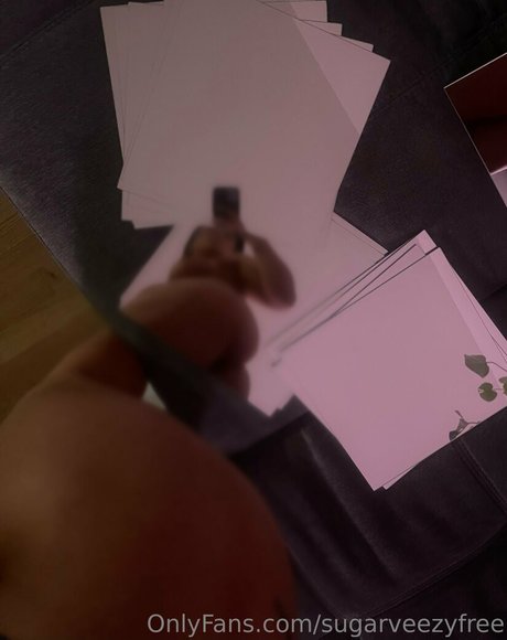 sugarveezyfree onlyfans model images