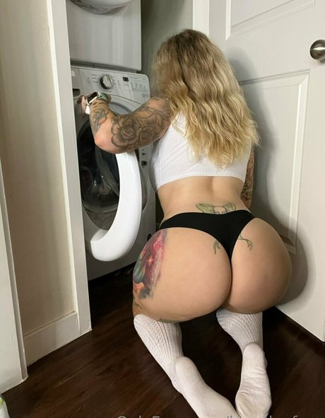 lauraluxfree onlyfans leajs