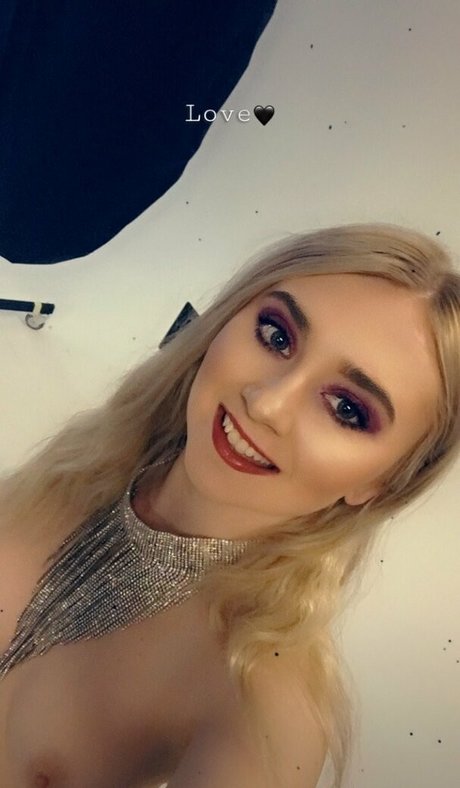 taylor mae model onlyfans photo