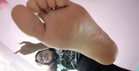 thawniefeet strip onlyfans