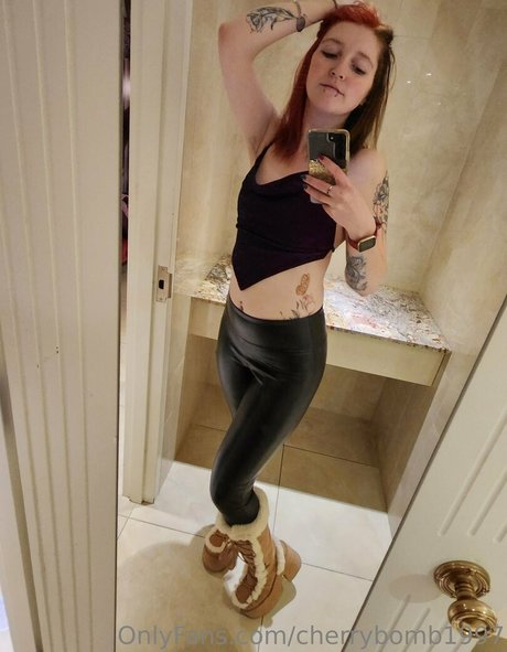 cherrybomb1997 onlyfans leak ass