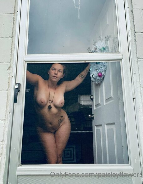 paisleyflowers onlyfans public photos