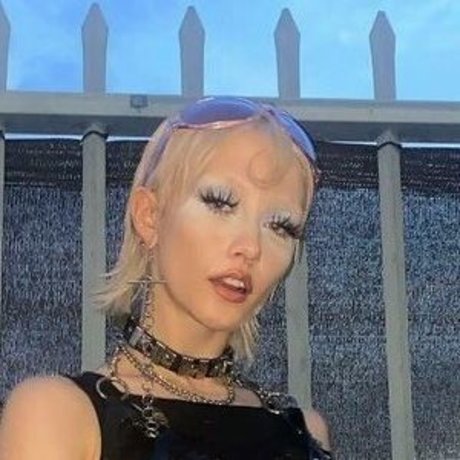 Chloe Moriondo onlyfans sextape