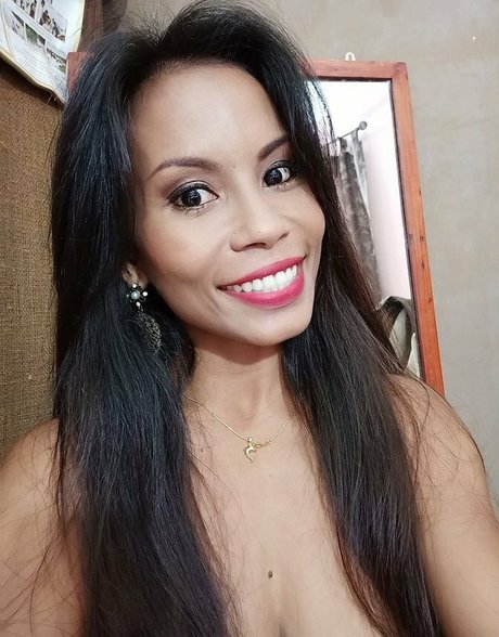 PaulaThai tits onlyfans