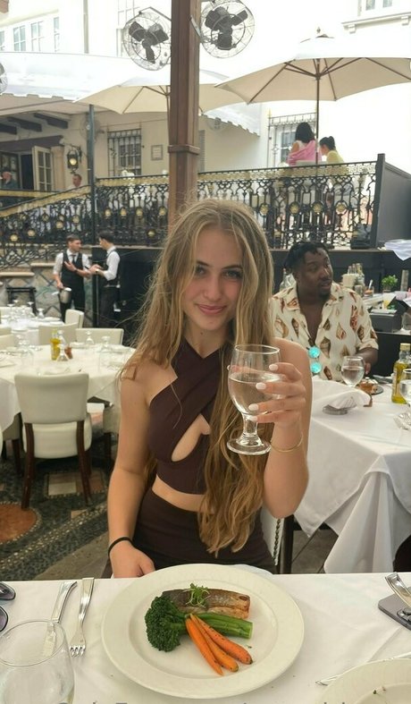 yourgirlzoey onlyfans nudes