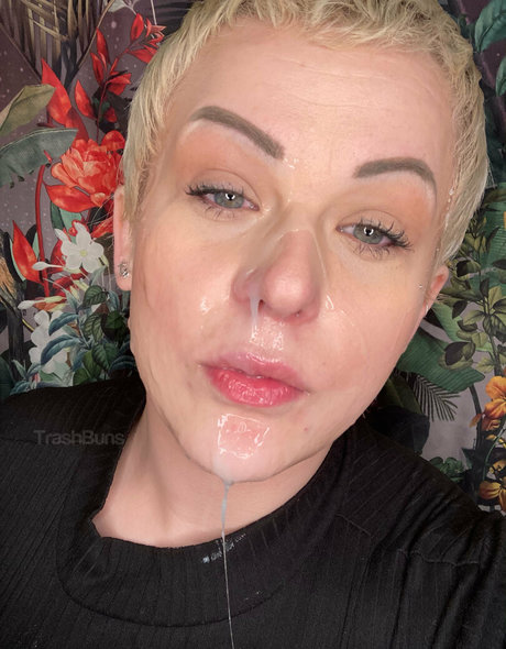 trashbuns onlyfans striptease