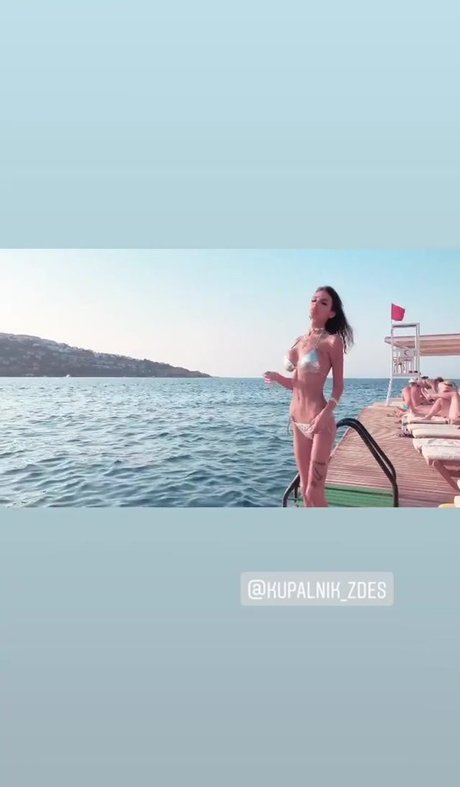 Caroline Queen naked onlyfans