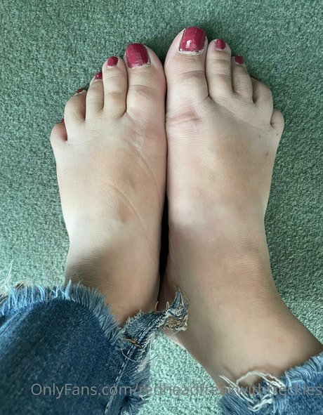 redheadfreakwithfreckles onlyfans sexy