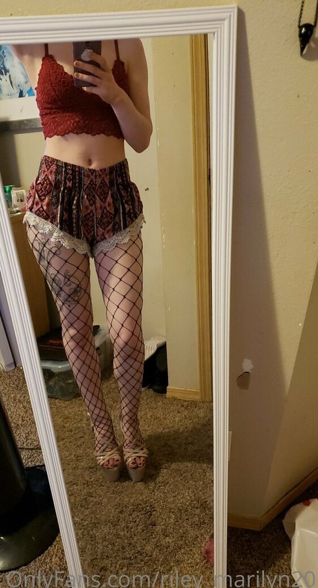 riley marilyn20 onlyfans sextape