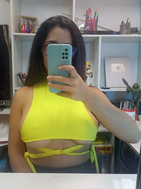 Vivi Becerra onlyfans picture