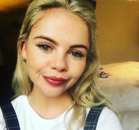 Saoirse Monica Jackson onlyfans post