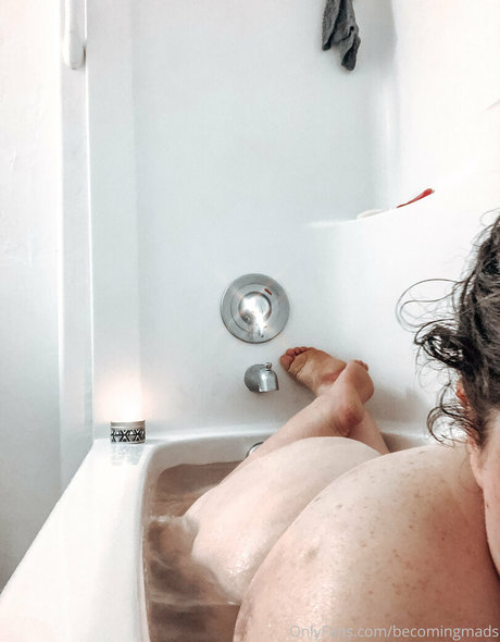 becomingmads naked onlyfans pics
