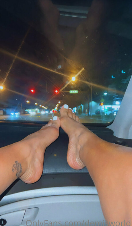 demisworld onlyfans post