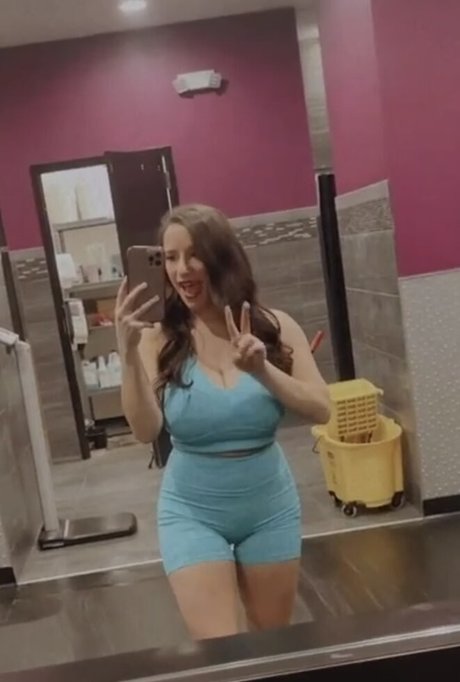 Sarah H tits onlyfans