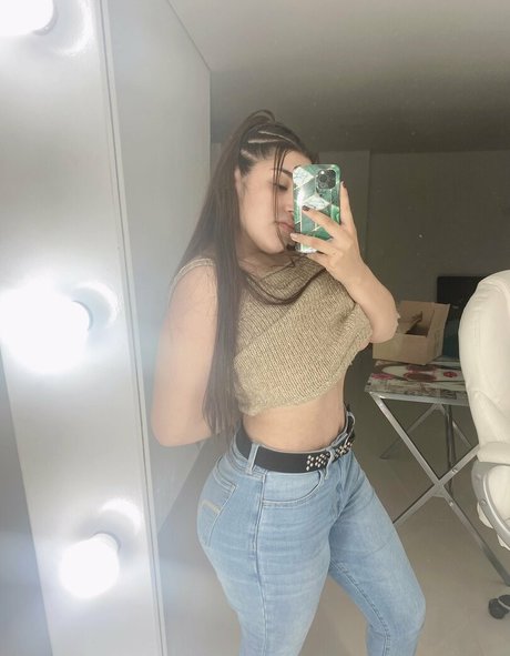 poliamor onlyfans nude content