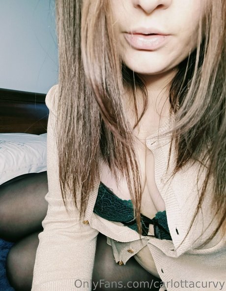 carlottacurvy nude onlyfans leak