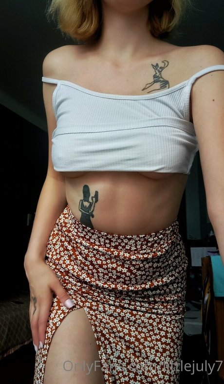 littlejuly7 onlyfans nude pictures