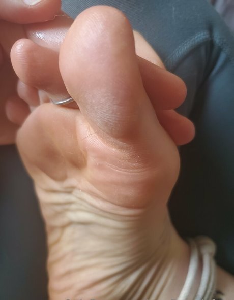 lovefiercelyfeet onlyfans star