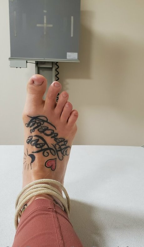 lovefiercelyfeet onlyfans leaj