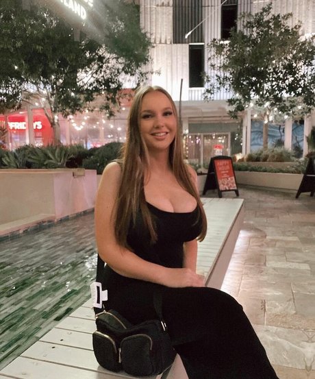 Ella B onlyfans model photo