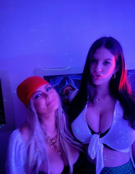 Alana Z onlyfans leaked.