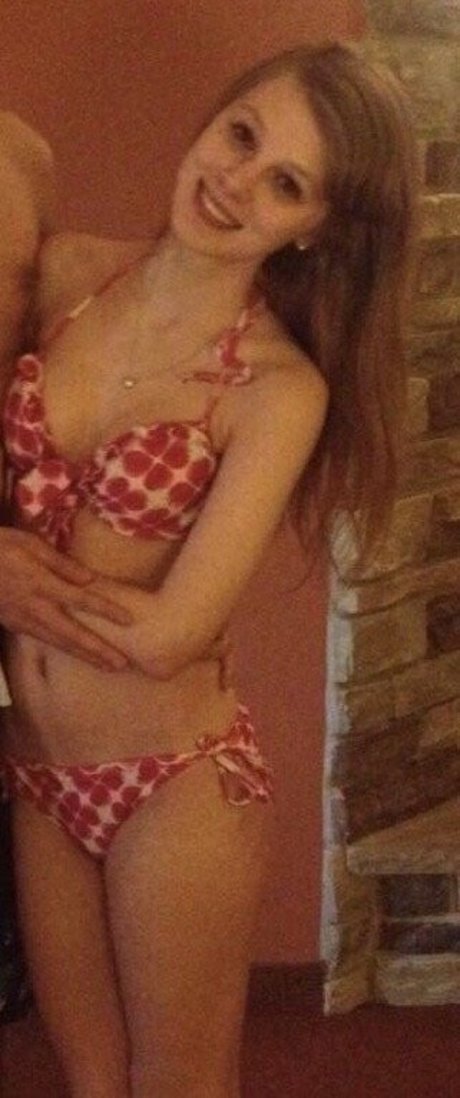 Sydney Poniewaz onlyfans leams