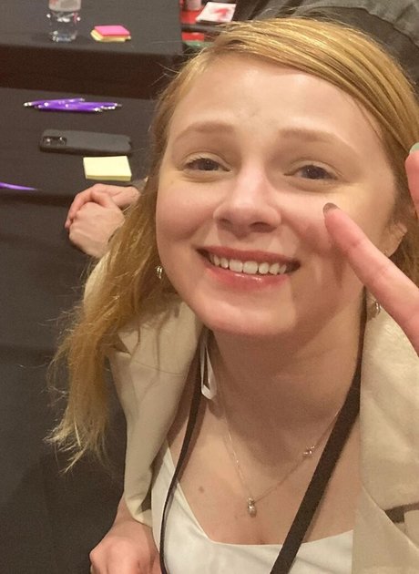 Sydney Poniewaz leaked onlyfans pictures