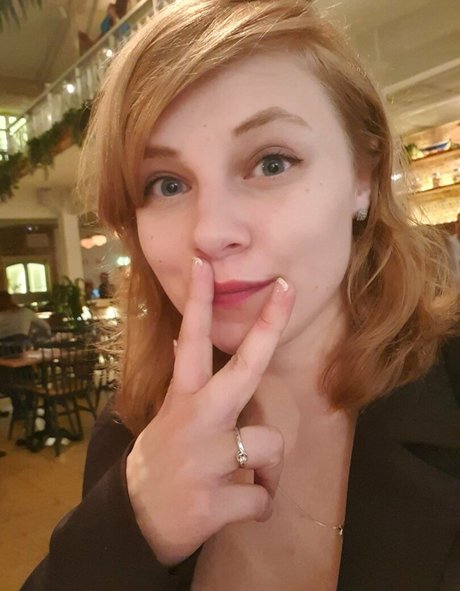 Sydney Poniewaz onlyfans fotos