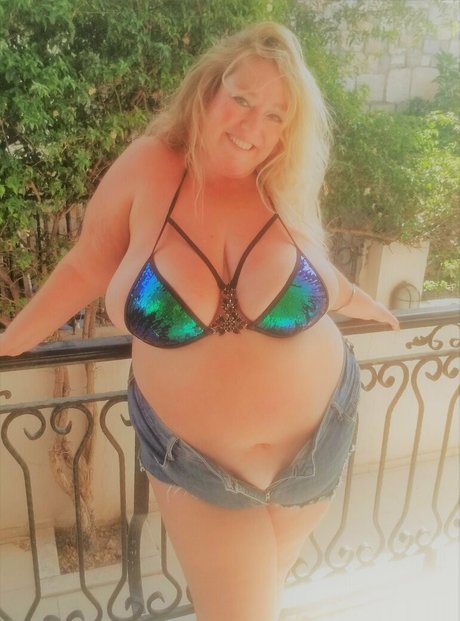 bustybbwbrit onlyfans leaked.