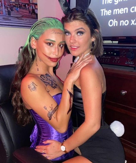 Schlenker Sisters naked leaked onlyfans