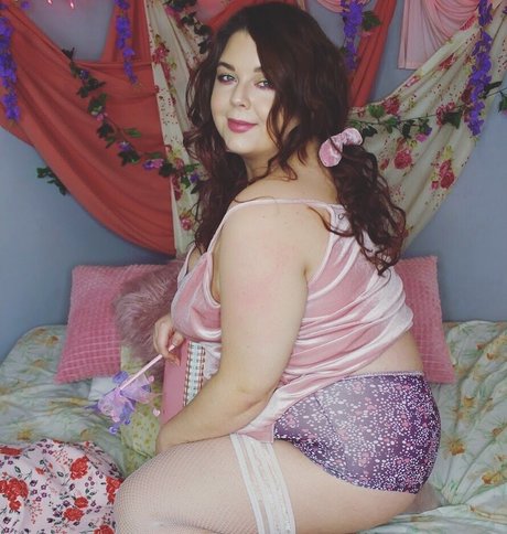 honeybuntv onlyfans model images