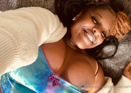 thefamouspeachesandcream leaks onlyfans