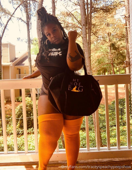 thefamouspeachesandcream onlyfans nude pics