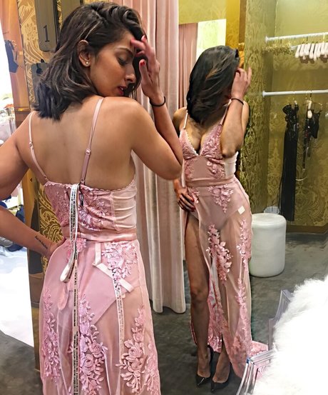 Simmi Singh onlyfans sexy