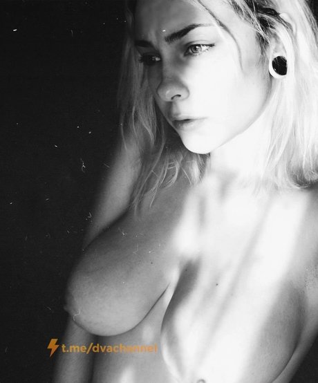 Kit Lilith onlyfans strip tease