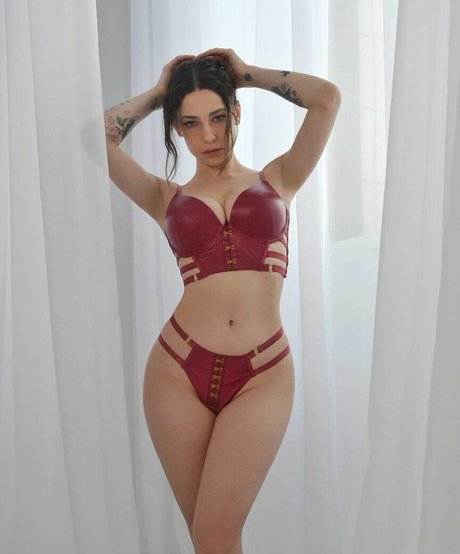 Kit Lilith feet onlyfans