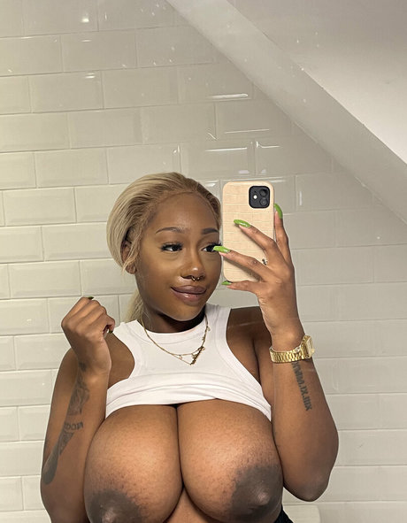 effyflamelondon onlyfans nudes