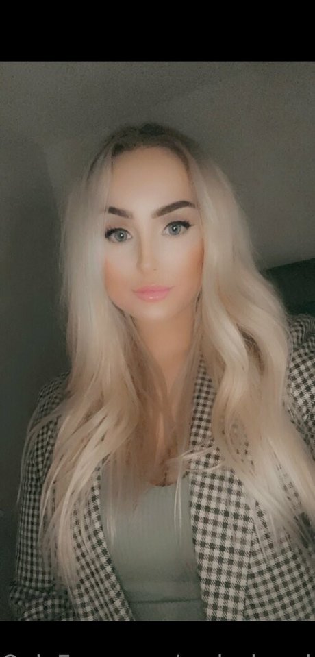 rosie brook onlyfans strip