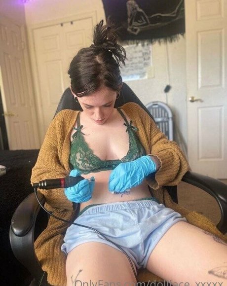 dollface xxxxx only fans photos