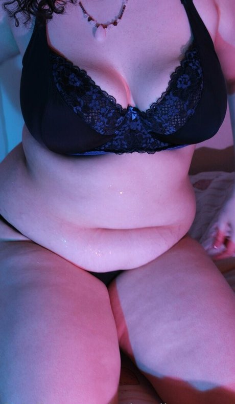 aphroditetummy feet onlyfans